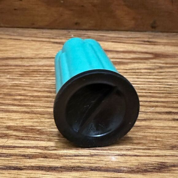 Vintage Bonny ware mint green Salt Shaker Art Deco style salt or pepper shaker. - Picture 8 of 12